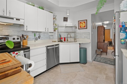 408-1010 View St, Victoria, BC - Indoor Photo Showing Kitchen With Upgraded Kitchen
