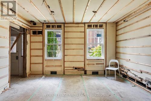 228 King Street, St. Catharines (Downtown), ON - Indoor Photo Showing Garage