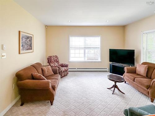 28 Bishop Avenue, New Minas, NS 