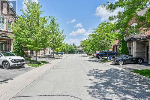41 - 300 Ravineview Way, Oakville, ON - Outdoor