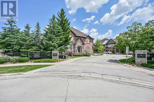 41 - 300 Ravineview Way, Oakville, ON - Outdoor