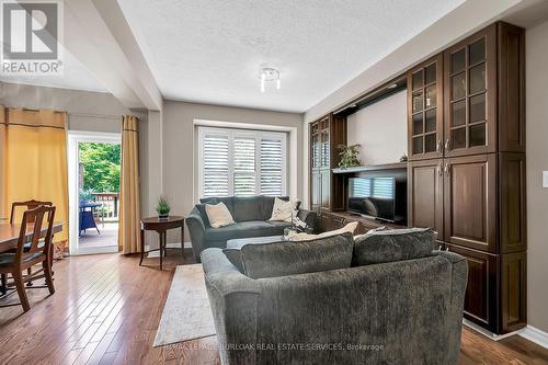 41 - 300 Ravineview Way, Oakville, ON - Indoor Photo Showing Living Room