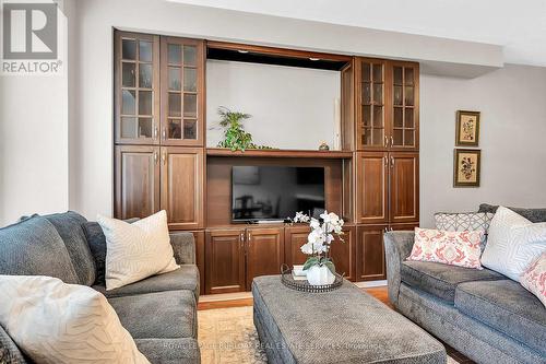 41 - 300 Ravineview Way, Oakville, ON - Indoor Photo Showing Living Room