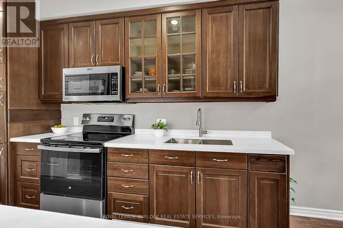 41 - 300 Ravineview Way, Oakville, ON - Indoor Photo Showing Kitchen