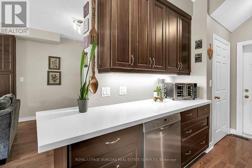 41 - 300 Ravineview Way, Oakville, ON - Indoor