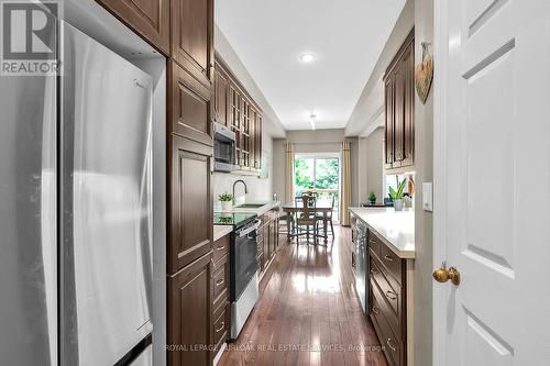 41 - 300 Ravineview Way, Oakville, ON - Indoor Photo Showing Kitchen With Upgraded Kitchen