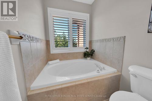 41 - 300 Ravineview Way, Oakville, ON - Indoor Photo Showing Bathroom