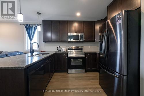 43 Cedar Park Crescent, Quinte West (Murray Ward), ON - Indoor Photo Showing Kitchen With Double Sink