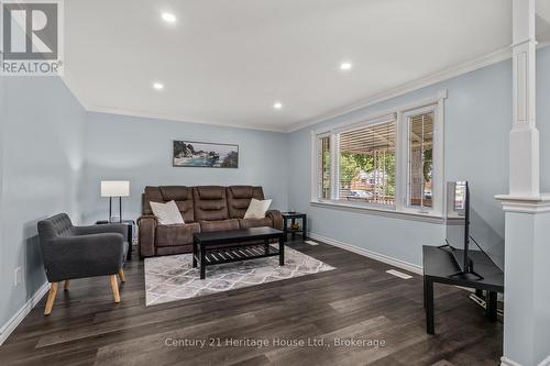 1842 Churchill Avenue, London East (East H), ON - Indoor Photo Showing Living Room