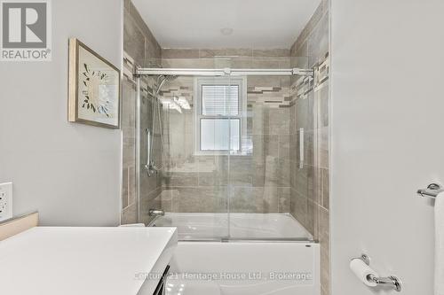 1842 Churchill Avenue, London East (East H), ON - Indoor Photo Showing Bathroom