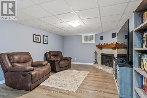 1842 Churchill Avenue, London East (East H), ON - Indoor With Fireplace