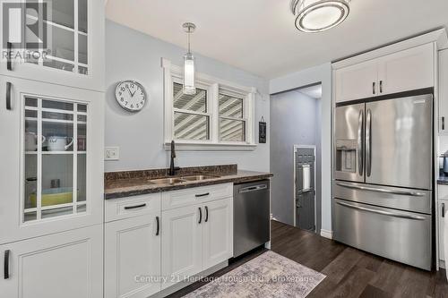 1842 Churchill Avenue, London East (East H), ON - Indoor Photo Showing Kitchen With Double Sink