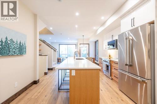 4576 Timberline Crescent Unit# 39, Fernie, BC - Indoor Photo Showing Kitchen With Upgraded Kitchen