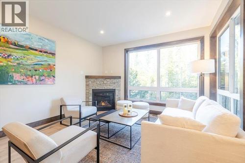 4576 Timberline Crescent Unit# 39, Fernie, BC - Indoor Photo Showing Living Room With Fireplace