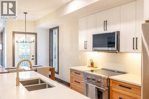 4576 Timberline Crescent Unit# 39, Fernie, BC - Indoor Photo Showing Kitchen With Double Sink With Upgraded Kitchen