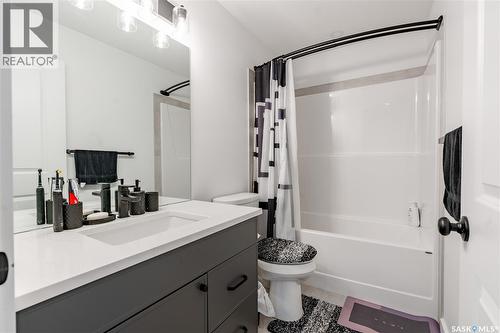326 Prasad Union, Saskatoon, SK - Indoor Photo Showing Bathroom