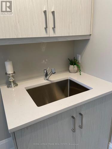 7 Nipigon Street, Kawartha Lakes (Verulam), ON - Indoor Photo Showing Kitchen