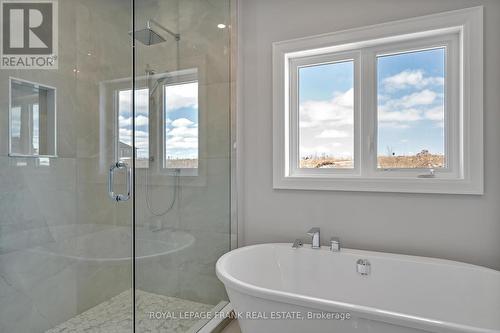 7 Nipigon Street, Kawartha Lakes (Verulam), ON - Indoor Photo Showing Bathroom