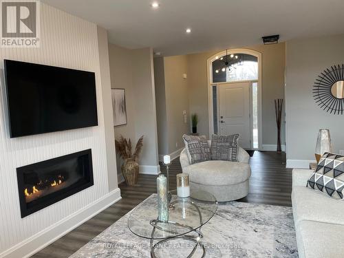 7 Nipigon Street, Kawartha Lakes (Verulam), ON - Indoor Photo Showing Living Room With Fireplace