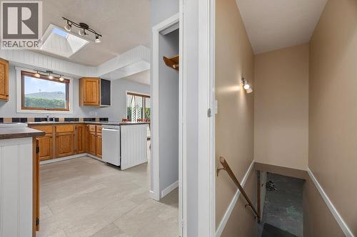 2625 Catherine Crescent, Armstrong, BC - Indoor Photo Showing Kitchen