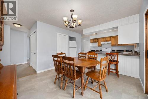 2625 Catherine Crescent, Armstrong, BC - Indoor Photo Showing Dining Room