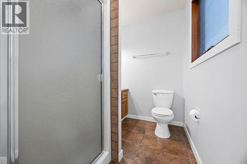 2625 Catherine Crescent, Armstrong, BC - Indoor Photo Showing Bathroom
