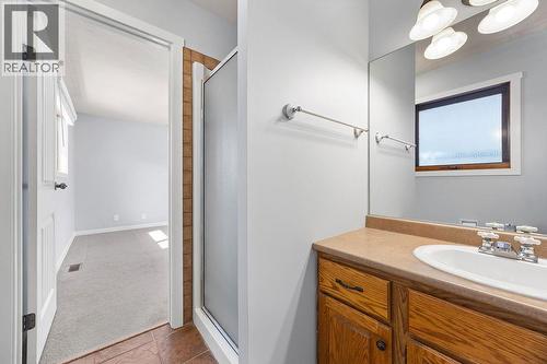 2625 Catherine Crescent, Armstrong, BC - Indoor Photo Showing Bathroom