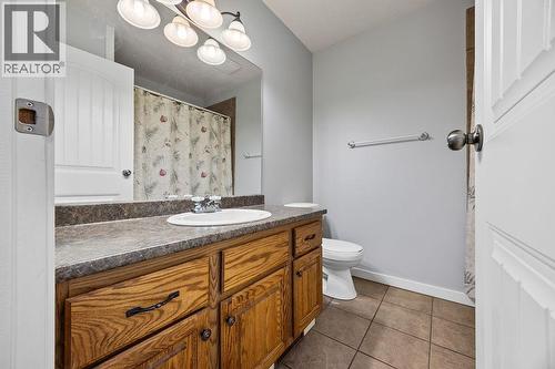 2625 Catherine Crescent, Armstrong, BC - Indoor Photo Showing Bathroom