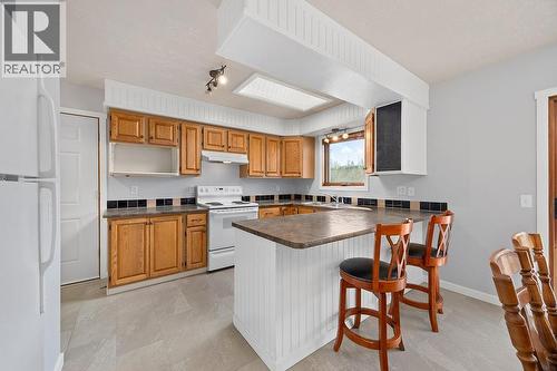 2625 Catherine Crescent, Armstrong, BC - Indoor Photo Showing Kitchen