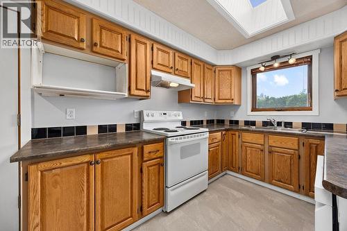 2625 Catherine Crescent, Armstrong, BC - Indoor Photo Showing Kitchen With Double Sink
