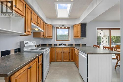 2625 Catherine Crescent, Armstrong, BC - Indoor Photo Showing Kitchen With Double Sink