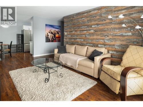 3155 Demontreuil Court Unit# 404, Kelowna, BC - Indoor Photo Showing Living Room