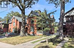 6 - 223 EVELYN AVENUE  Toronto, ON M6P 2Z8