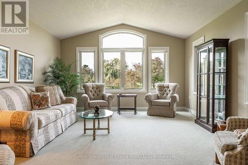 46 Frances Street W, West Perth (Mitchell), ON - Indoor Photo Showing Living Room