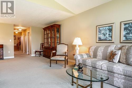 46 Frances Street W, West Perth (Mitchell), ON - Indoor Photo Showing Living Room