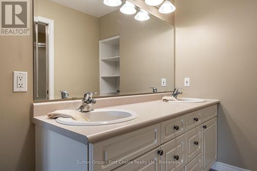 Ensuite - 46 Frances Street W, West Perth (Mitchell), ON - Indoor Photo Showing Bathroom