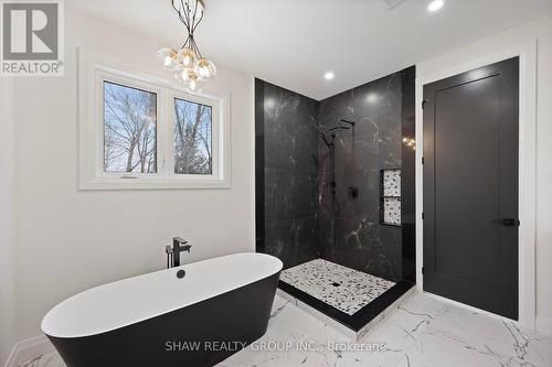 33 Glen Eagle Court, Huntsville, ON - Indoor Photo Showing Bathroom