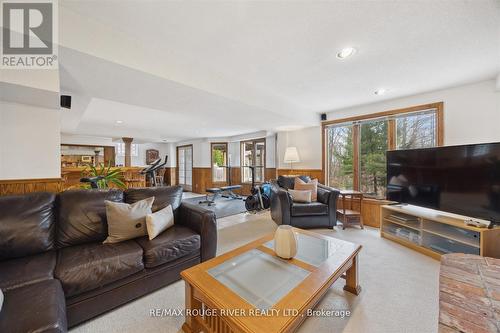 921 Duncannon Drive, Pickering, ON - Indoor Photo Showing Living Room