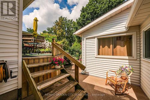 110 Livingston Avenue, Grimsby, ON - Outdoor