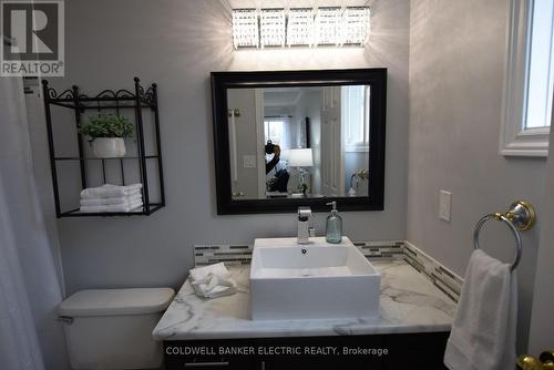 1830 Stratton Avenue, Peterborough (Monaghan Ward 2), ON - Indoor Photo Showing Bathroom