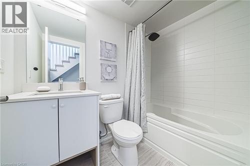 Full bathroom with shower / tub combo and vanity - 1121 Cooke Boulevard Unit# 13, Burlington, ON - Indoor Photo Showing Bathroom