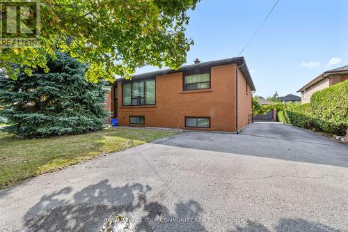 221 ELGIN MILLS ROAD W  Richmond Hill, ON L4C 4M1