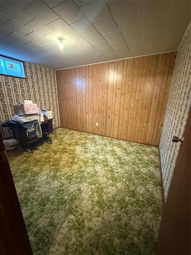 169 3Rd Avenue E, Benito, MB - Indoor Photo Showing Other Room