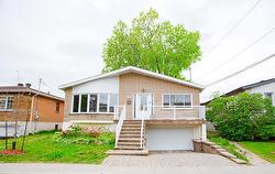 5766 Av. Trinity  Côte-Saint-Luc, QC H4W 1Z3