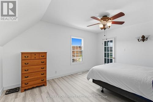 157 East 5Th Street, Hamilton, ON - Indoor Photo Showing Bedroom