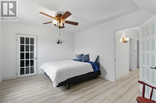 157 East 5Th Street, Hamilton, ON - Indoor Photo Showing Bedroom