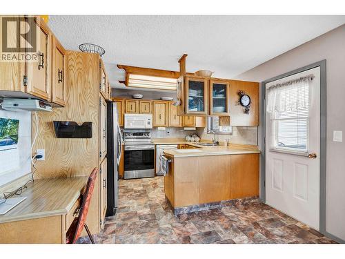 246 Robson Drive, Kamloops, BC - Indoor Photo Showing Kitchen