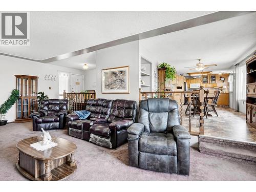 246 Robson Drive, Kamloops, BC - Indoor Photo Showing Living Room