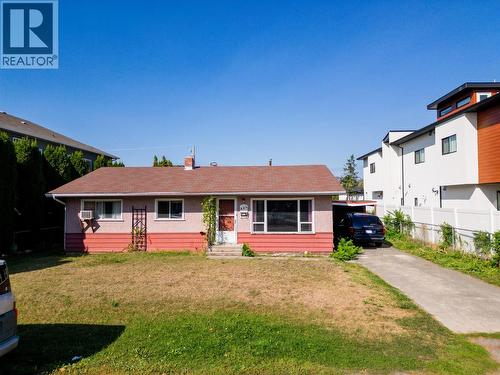 824 Grenfell Avenue, Kelowna, BC - Outdoor