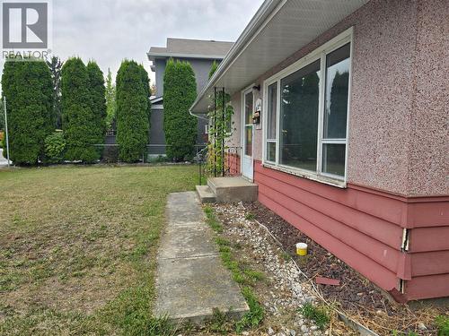 824 Grenfell Avenue, Kelowna, BC - Outdoor